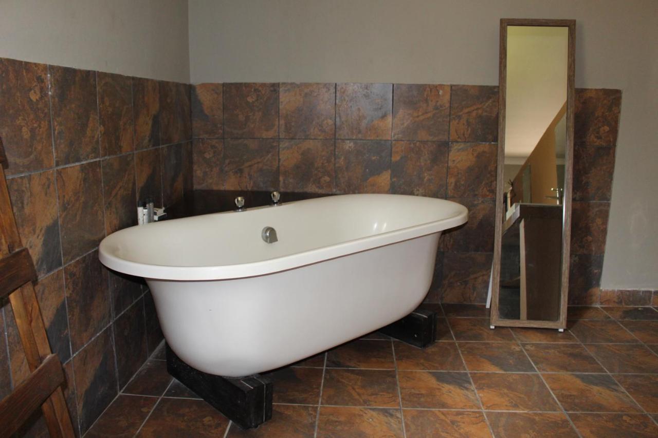 Rivermews Hotel And Spa Maun Kültér fotó